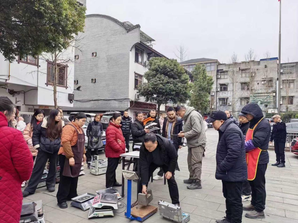 計(jì)量護(hù)航,消費(fèi)無憂!成都市雙流區(qū)黃龍溪市場監(jiān)管所精準(zhǔn)守護(hù)古鎮(zhèn)旅游市場公平